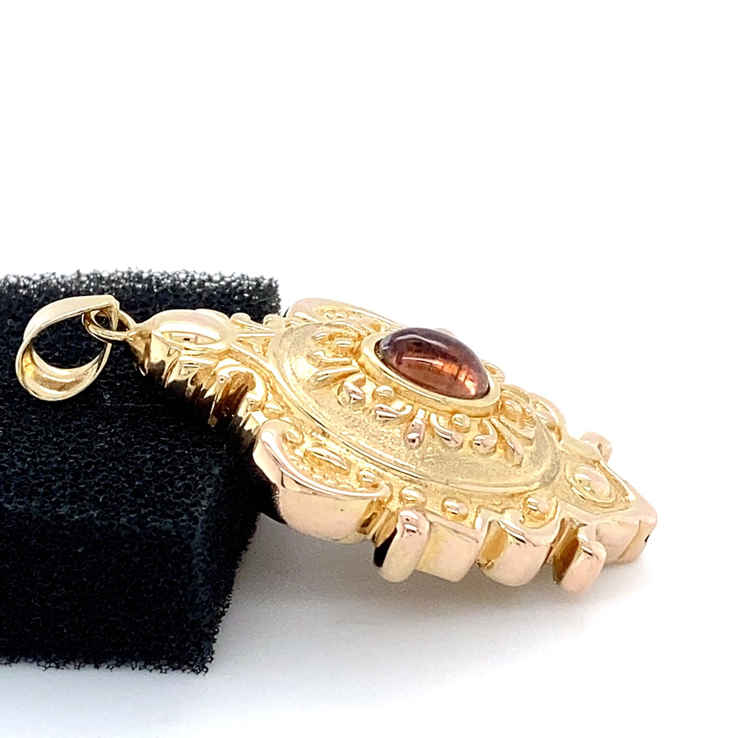 14K Yellow Gold Crest Pendant; 1.6DWT; 2.5g