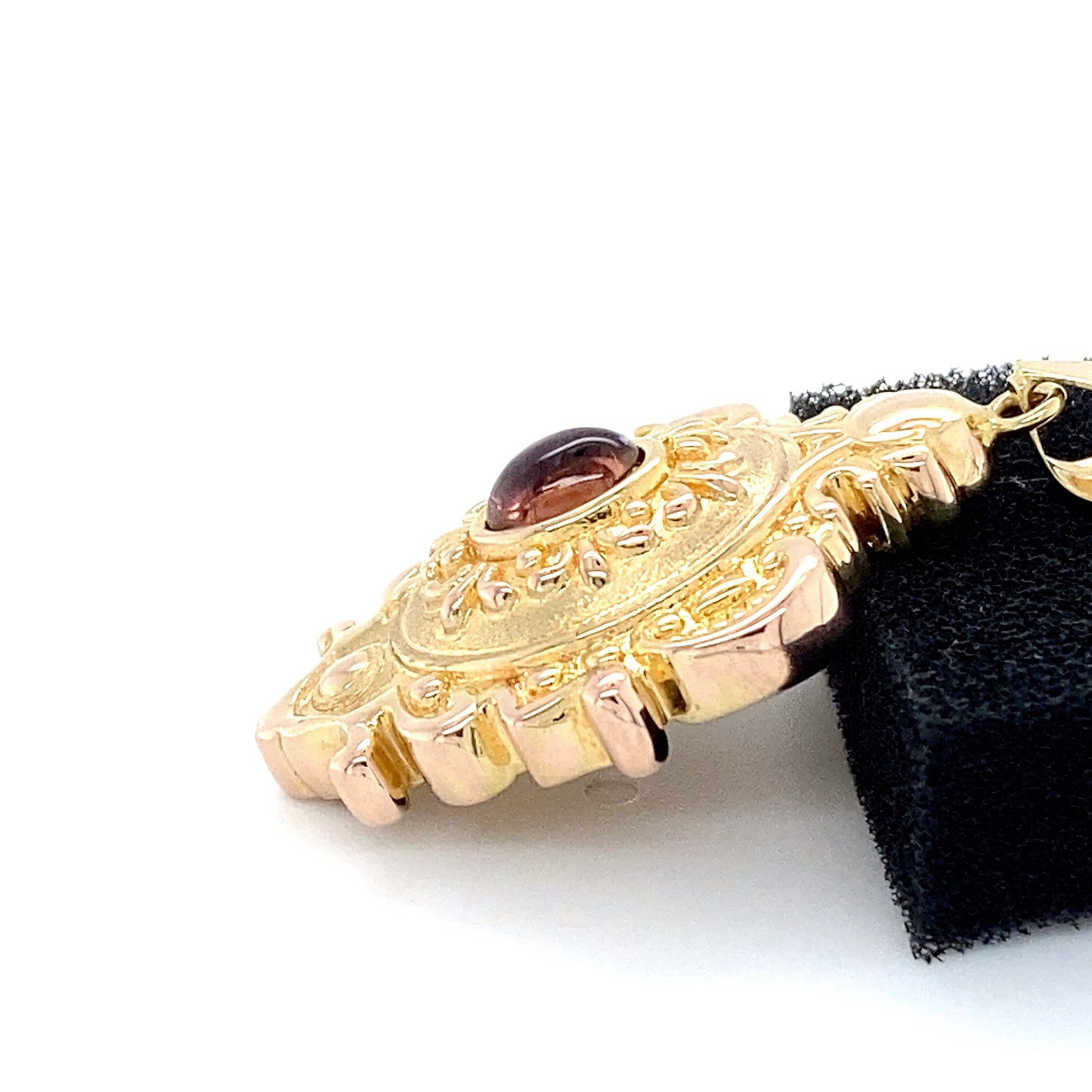 14K Yellow Gold Crest Pendant; 1.6DWT; 2.5g