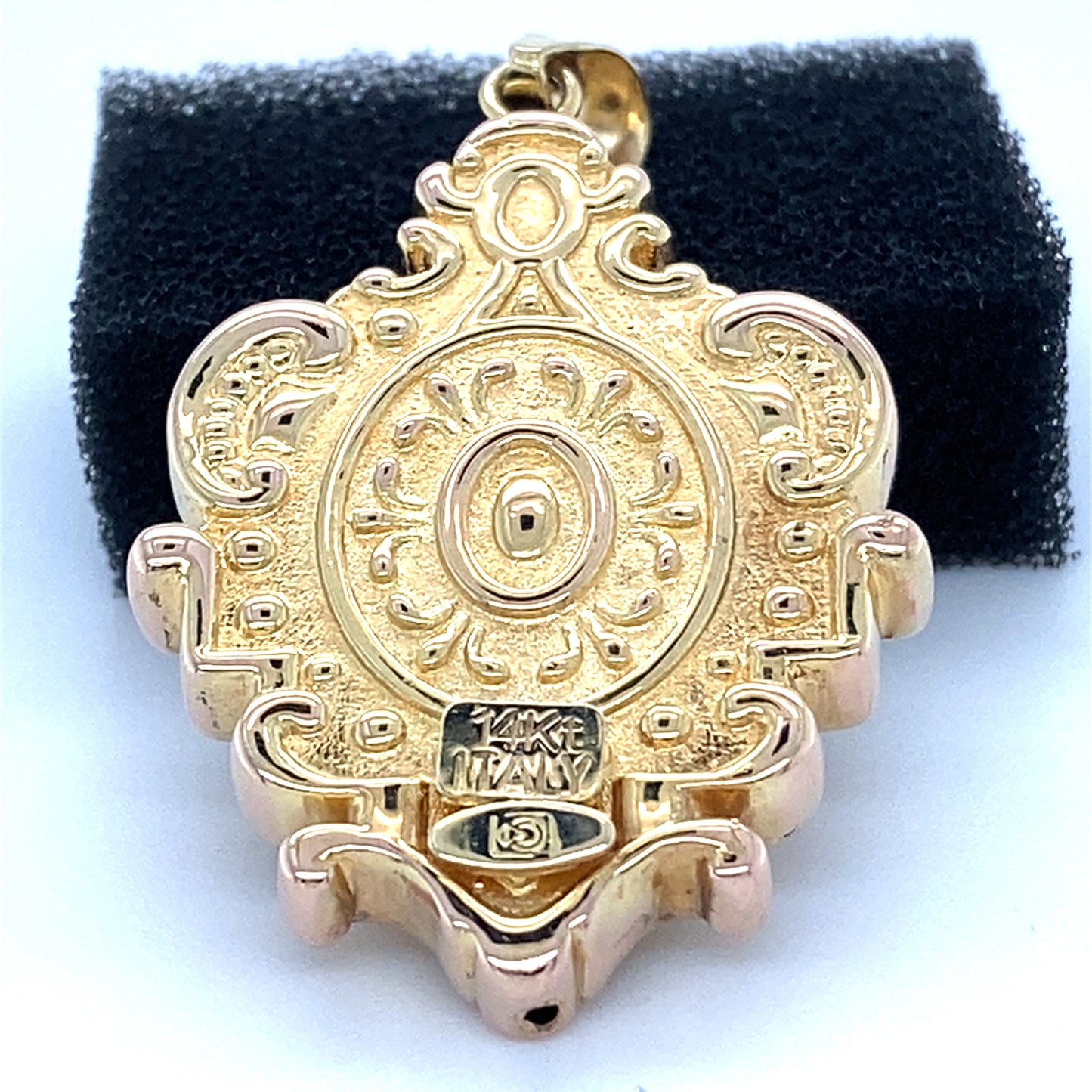 14K Yellow Gold Crest Pendant; 1.6DWT; 2.5g