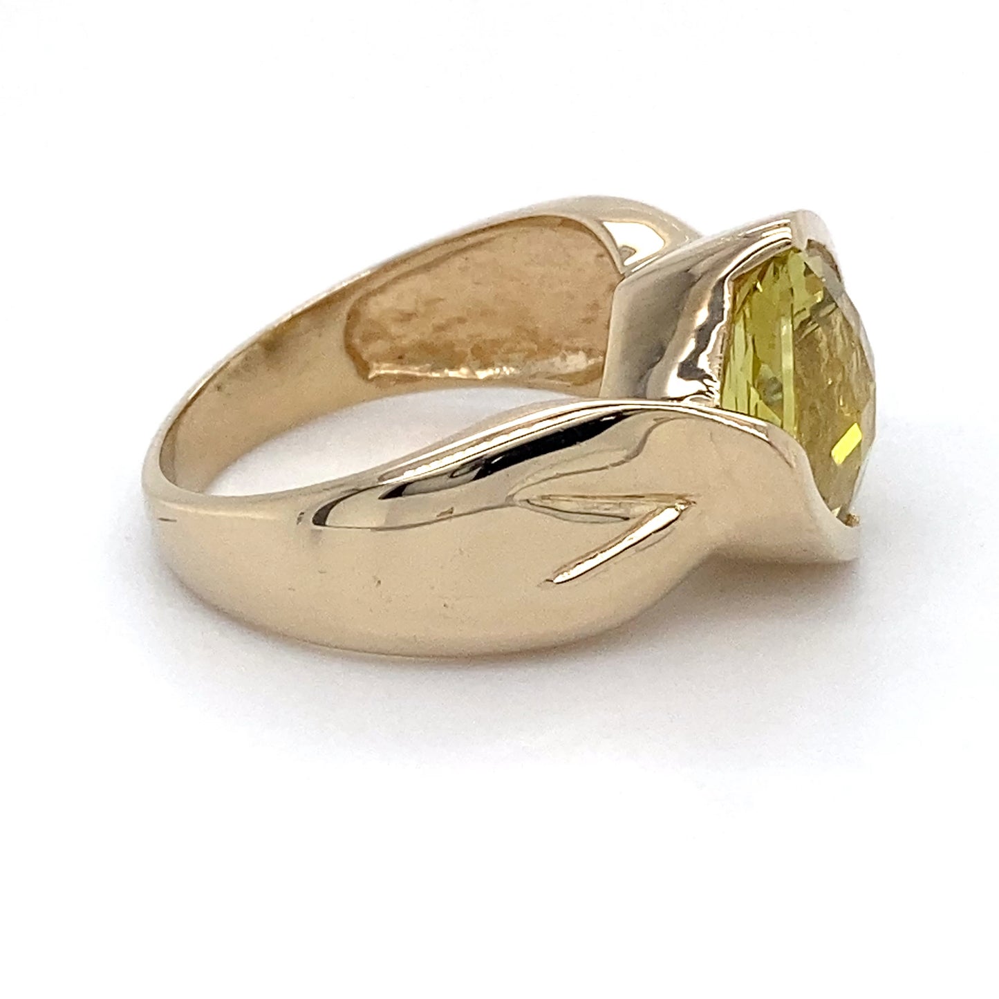 14K Yellow Gold Peridot Ring; 4.9DWT; Size 7; 7.6g