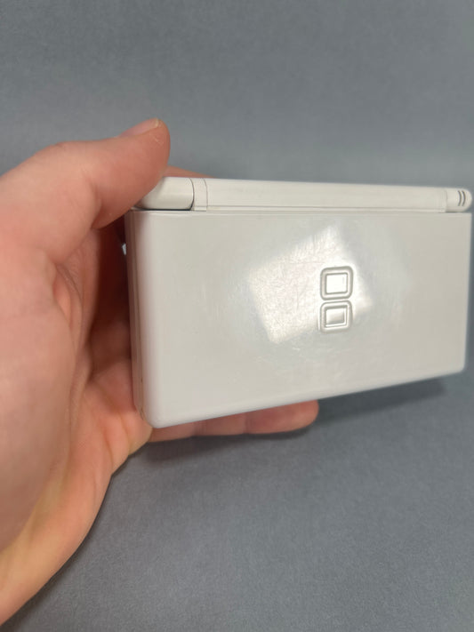 Nintendo DS-Lite USG-001 W/ Charger