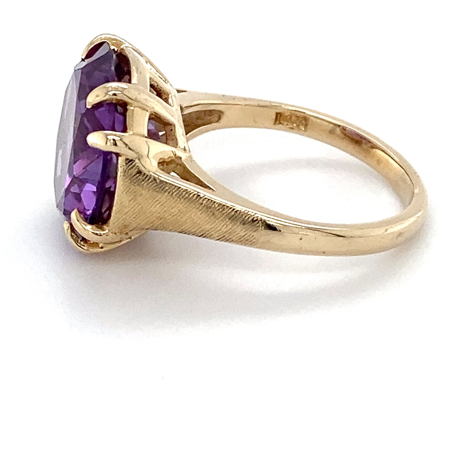14K Yellow Gold & Purple Stone Ring; 3.7DWT; Size 6