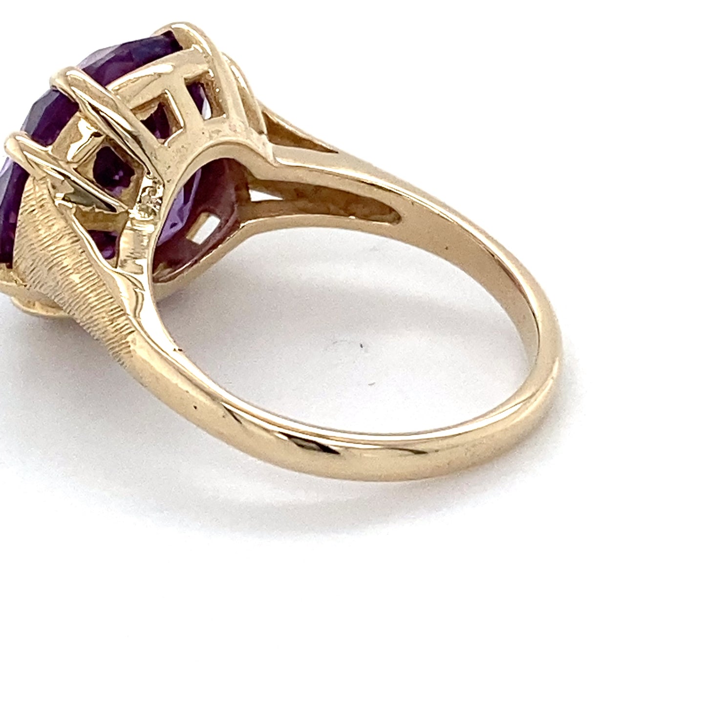 14K Yellow Gold & Purple Stone Ring; 3.7DWT; Size 6