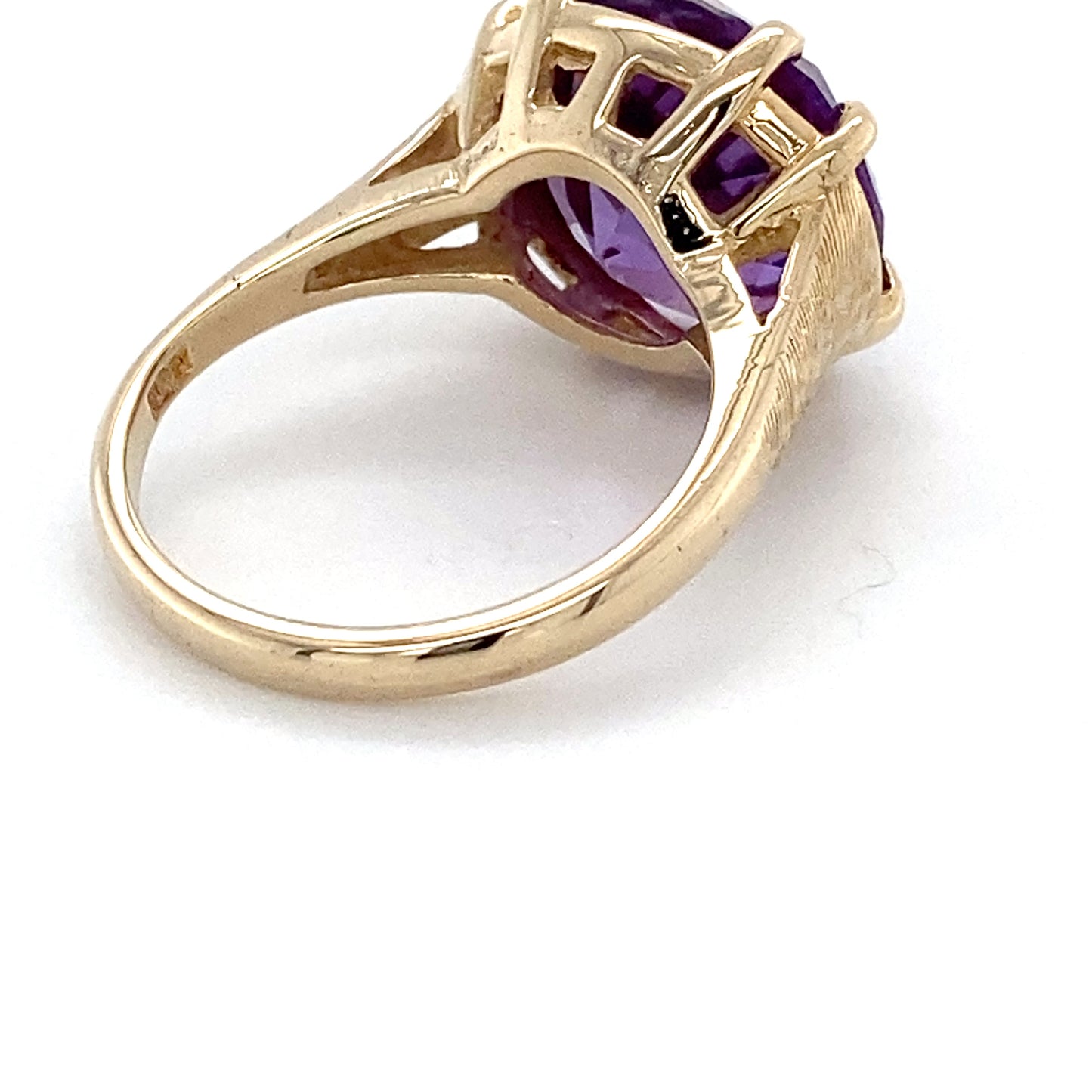 14K Yellow Gold & Purple Stone Ring; 3.7DWT; Size 6