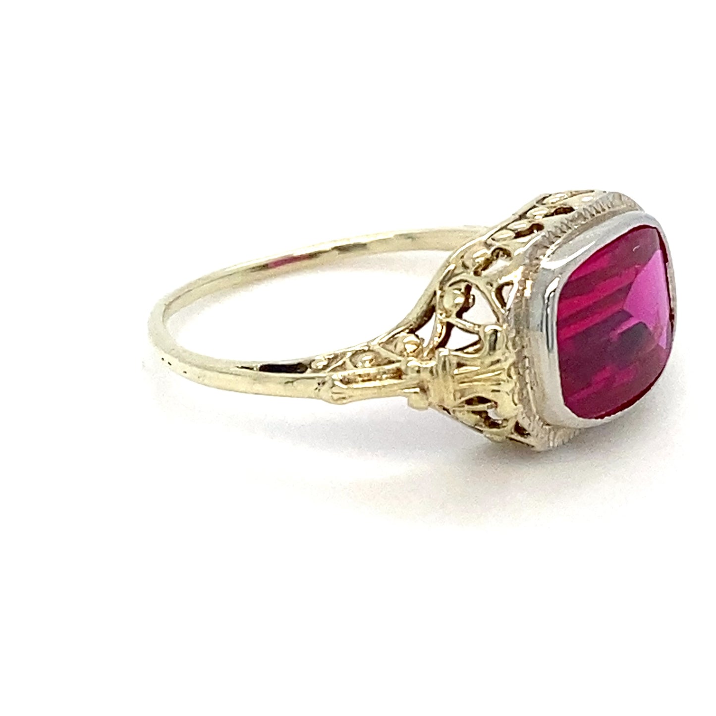 14K Yellow Gold Synthetic Ruby Lady's Ring; 1.4DWT; 2.2g; Size 5.5