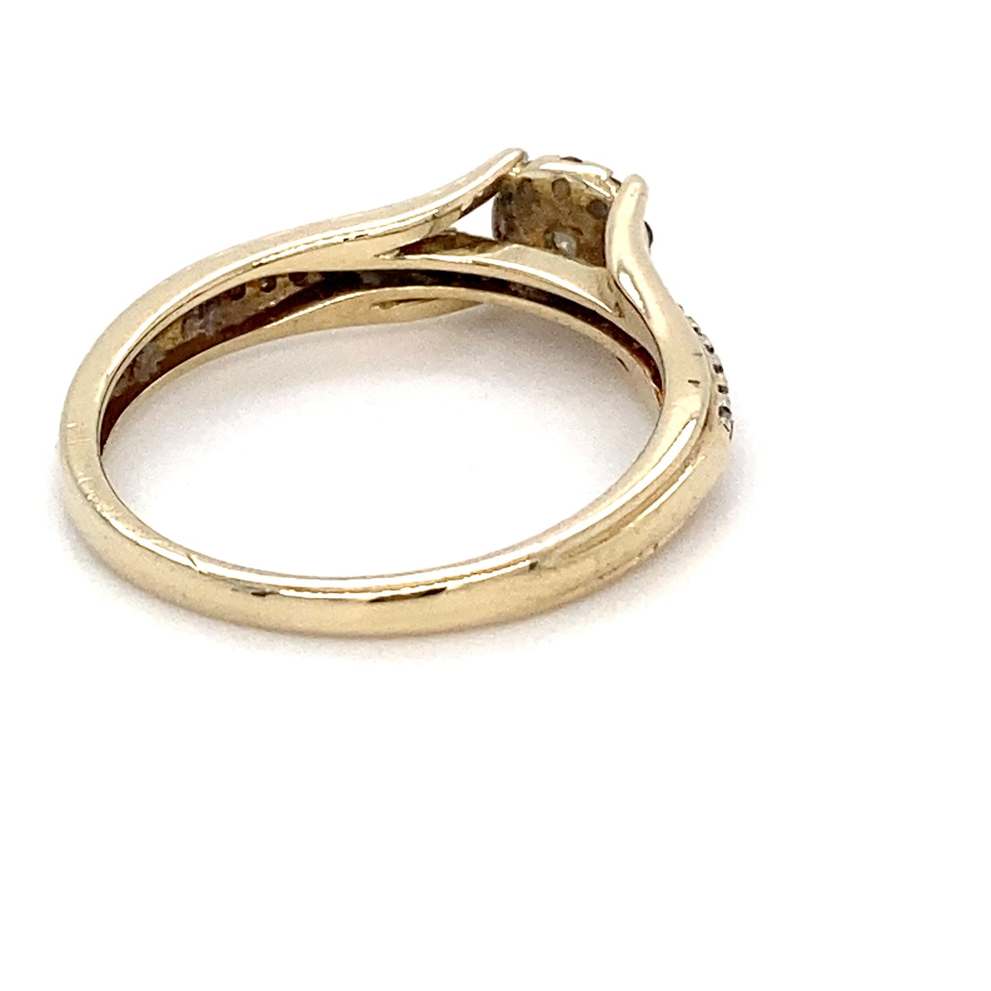 10K Yellow Gold Diamond Ring; 1.4DWT; 0.20CTW; 2.3g; Size 7