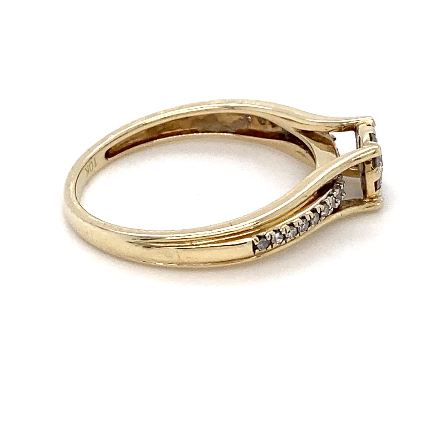 10K Yellow Gold Diamond Ring; 1.4DWT; 0.20CTW; 2.3g; Size 7