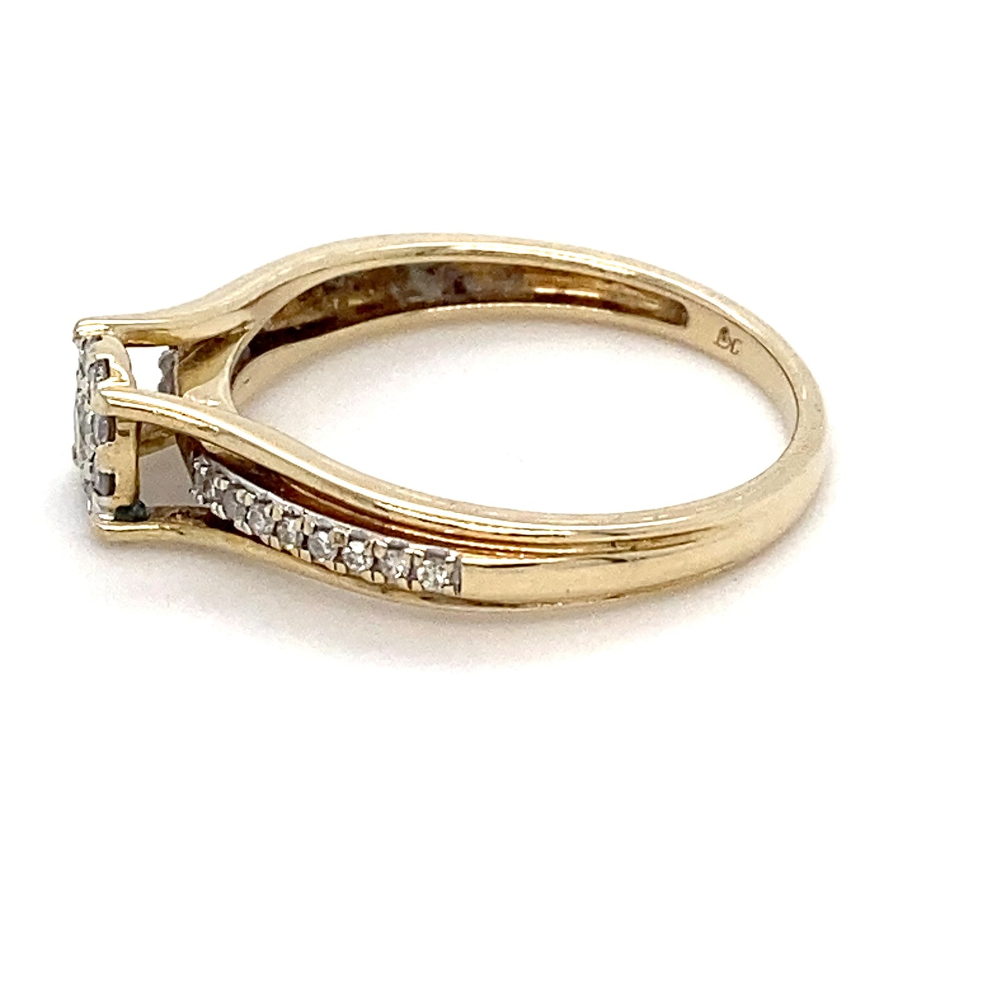 10K Yellow Gold Diamond Ring; 1.4DWT; 0.20CTW; 2.3g; Size 7