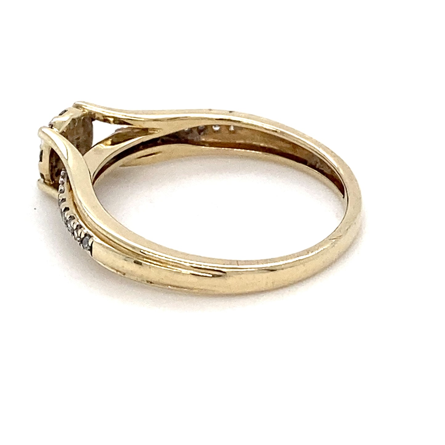 10K Yellow Gold Diamond Ring; 1.4DWT; 0.20CTW; 2.3g; Size 7