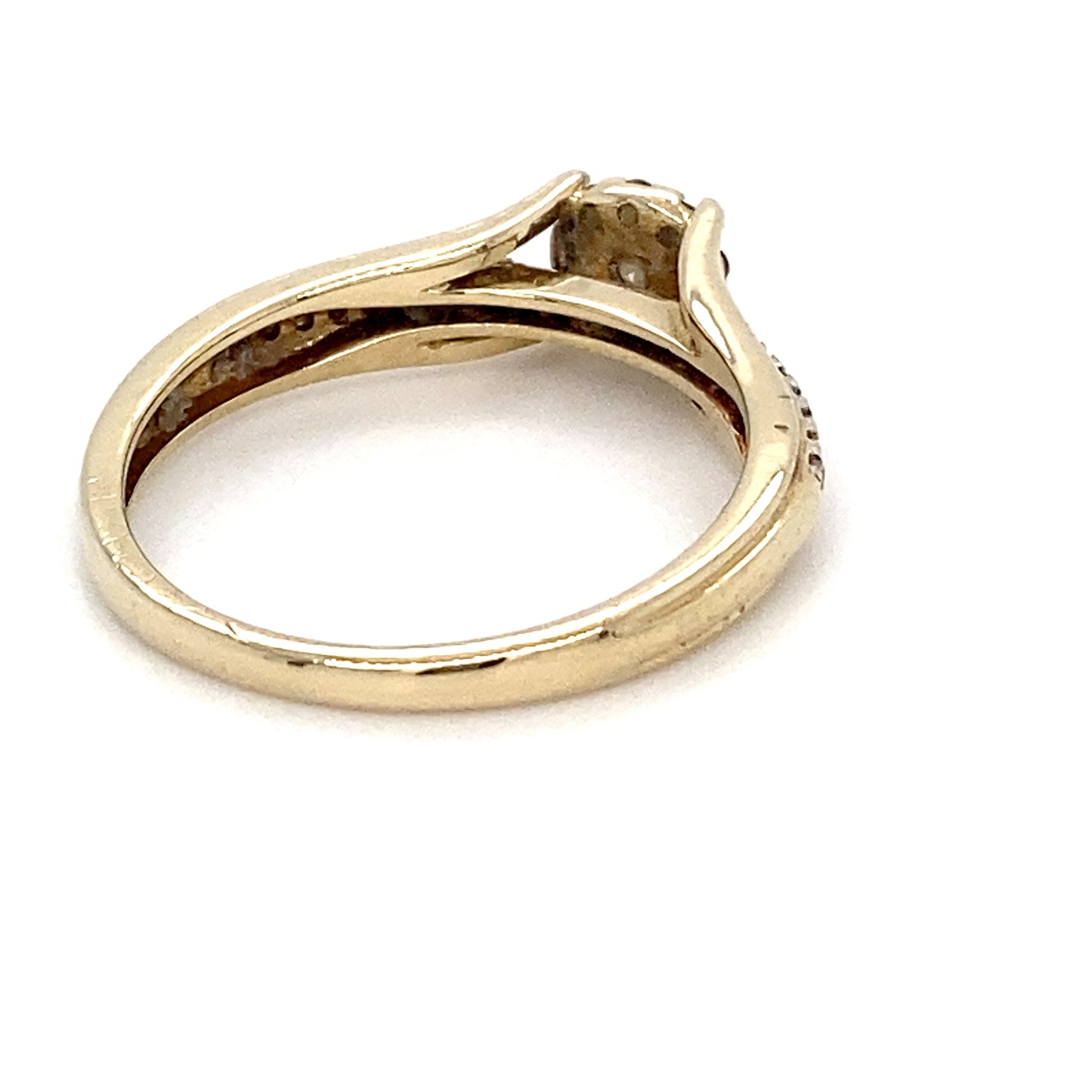 10K Yellow Gold Diamond Ring; 1.4DWT; 0.20CTW; 2.3g; Size 7