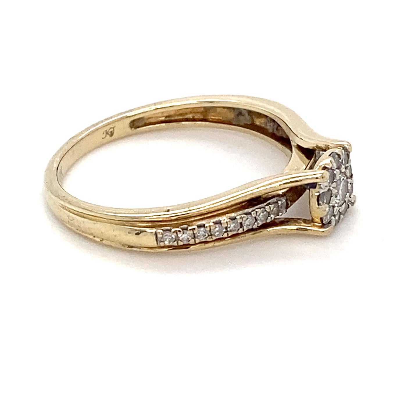 10K Yellow Gold Diamond Ring; 1.4DWT; 0.20CTW; 2.3g; Size 7