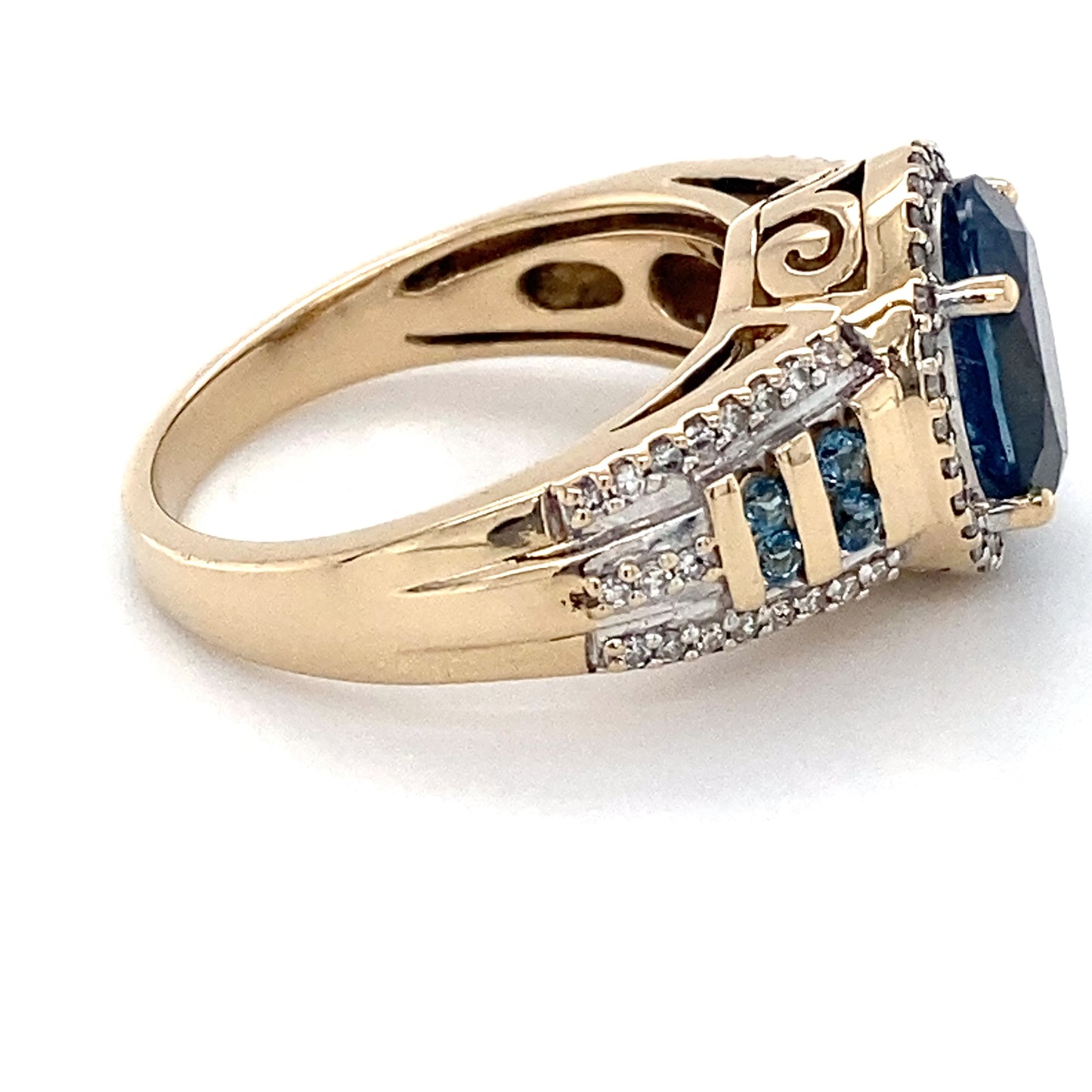 14K Yellow Gold Blue Topaz & Diamond Ring; 3.8DWT; Size 7