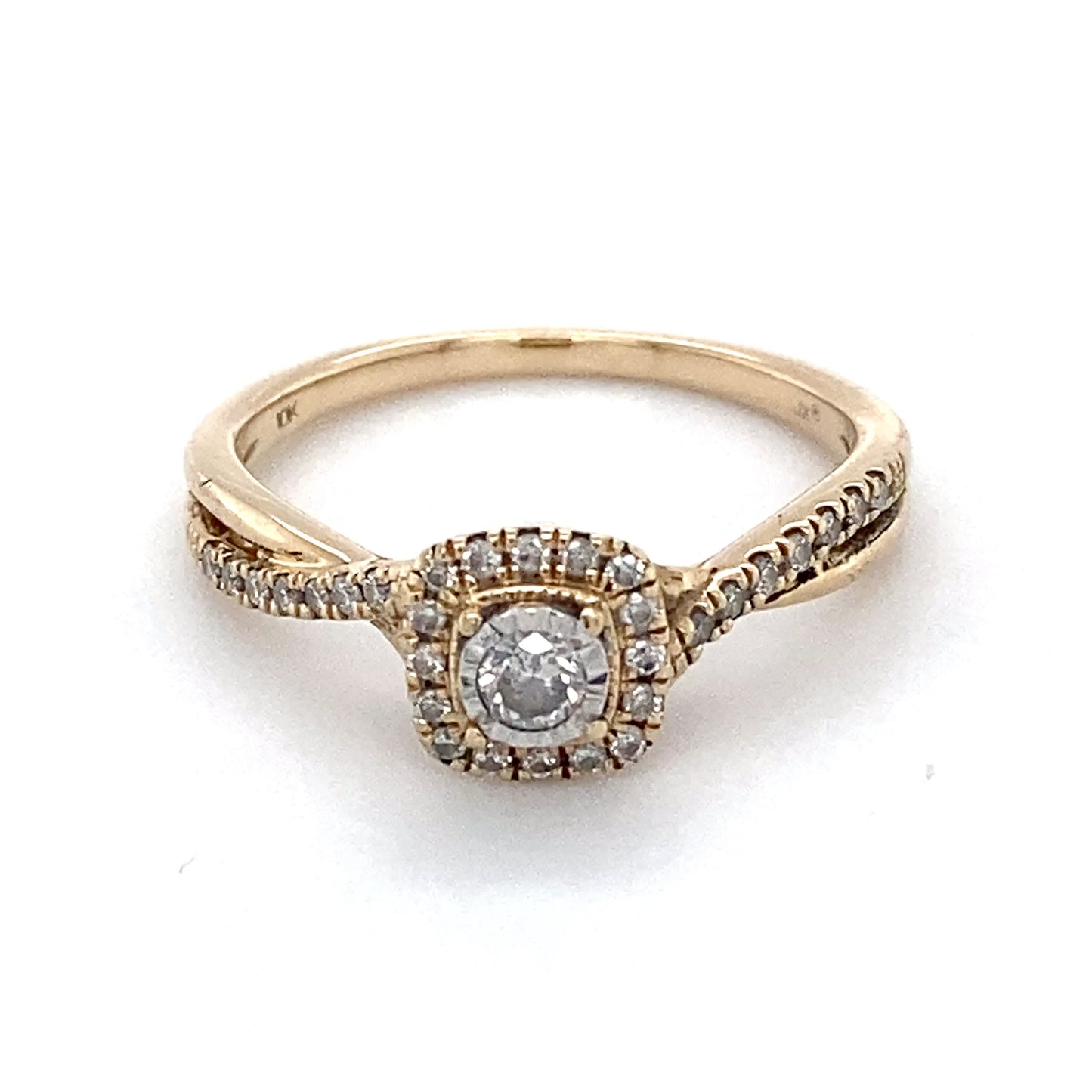 10K Yellow Gold Diamond Ring; 2.6g; 1.7DWT; Size 6.5