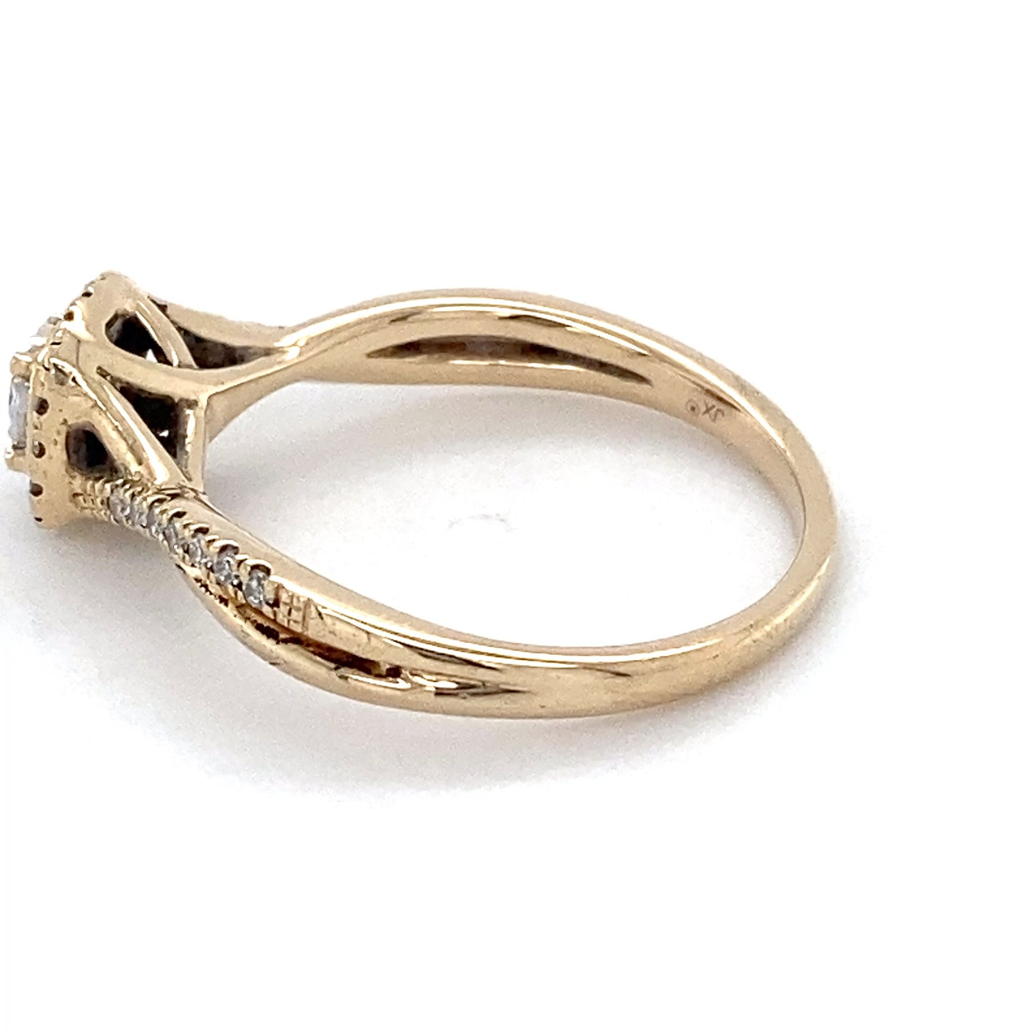 10K Yellow Gold Diamond Ring; 2.6g; 1.7DWT; Size 6.5