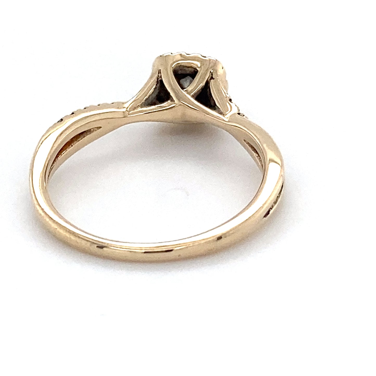 10K Yellow Gold Diamond Ring; 2.6g; 1.7DWT; Size 6.5