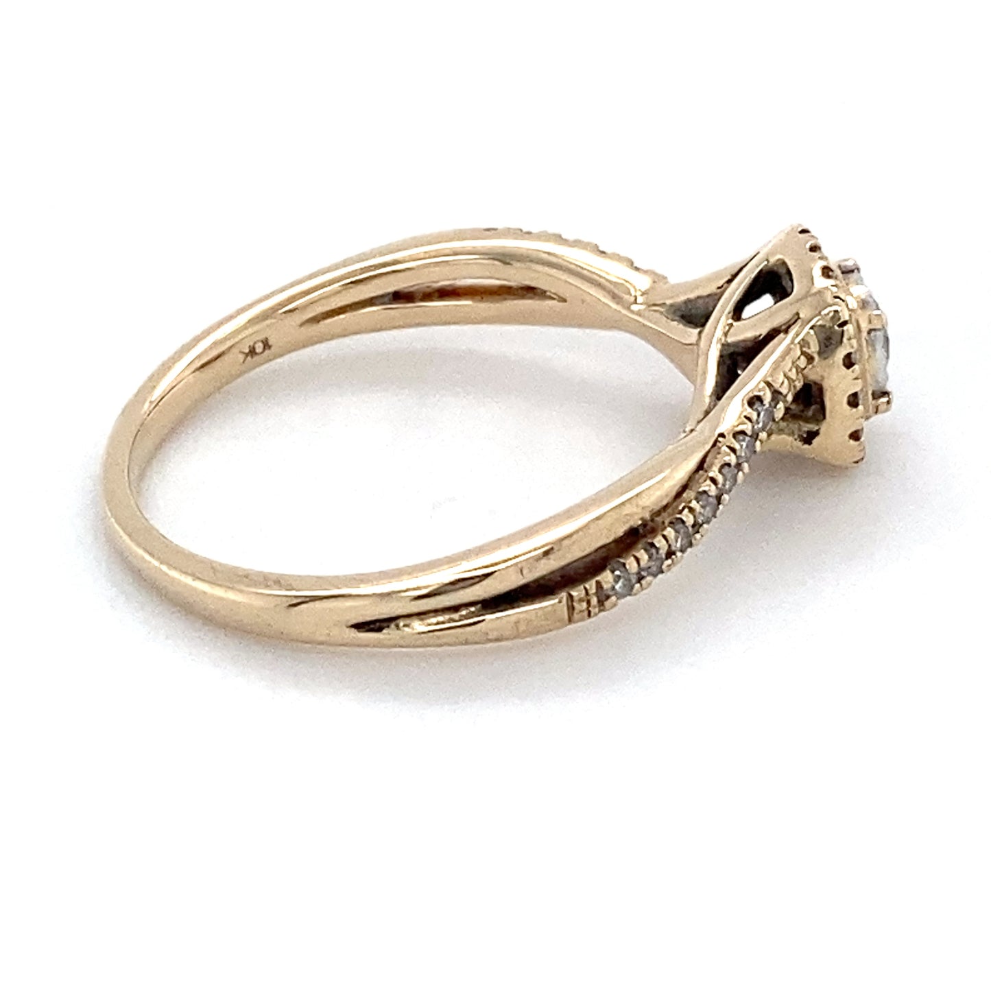 10K Yellow Gold Diamond Ring; 2.6g; 1.7DWT; Size 6.5