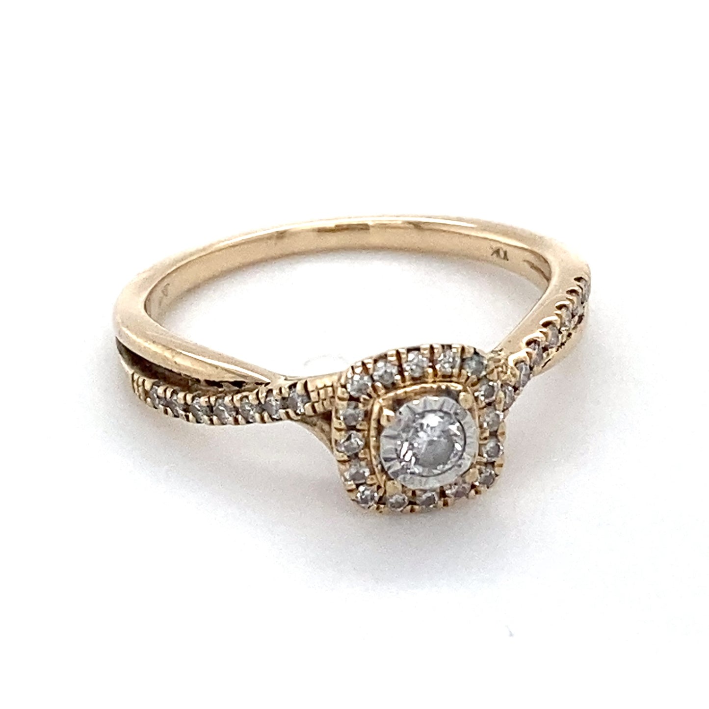 10K Yellow Gold Diamond Ring; 2.6g; 1.7DWT; Size 6.5