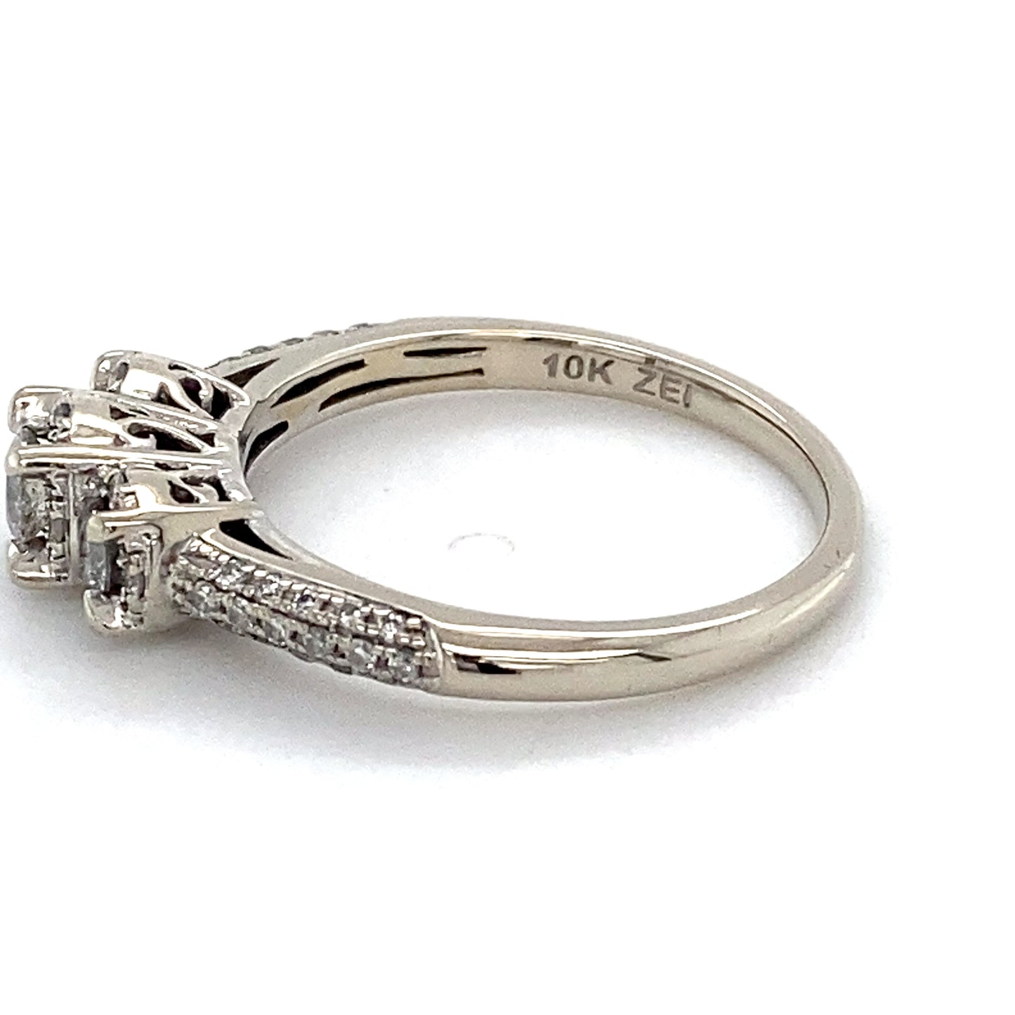 10K White Gold Diamond Fashion Ring; 1.6DWT: Size 6.75