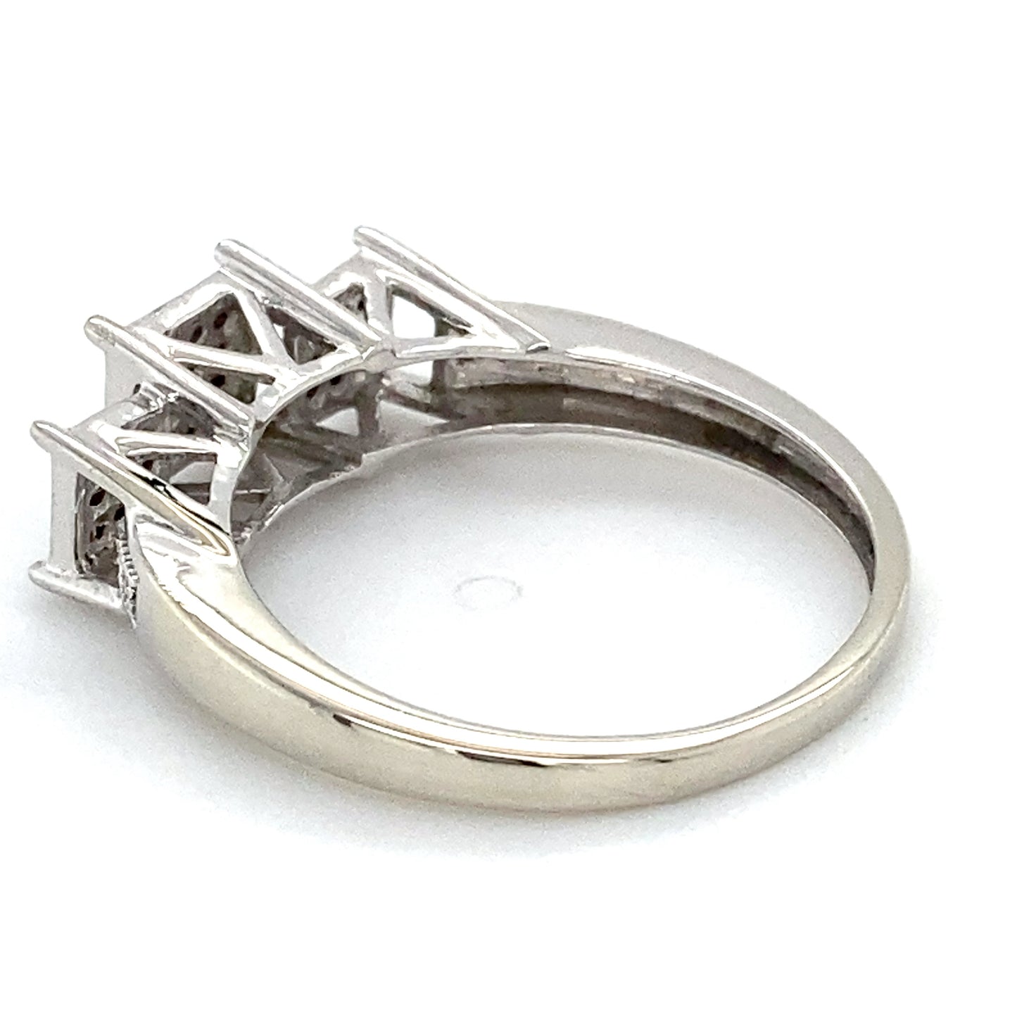 10K White Gold Diamond Lady's Fashion Ring; 1.7DWT: Size 8