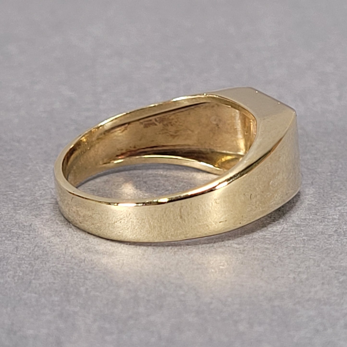 Men's 14k Gold Ring With 1 Diamond 6.3g