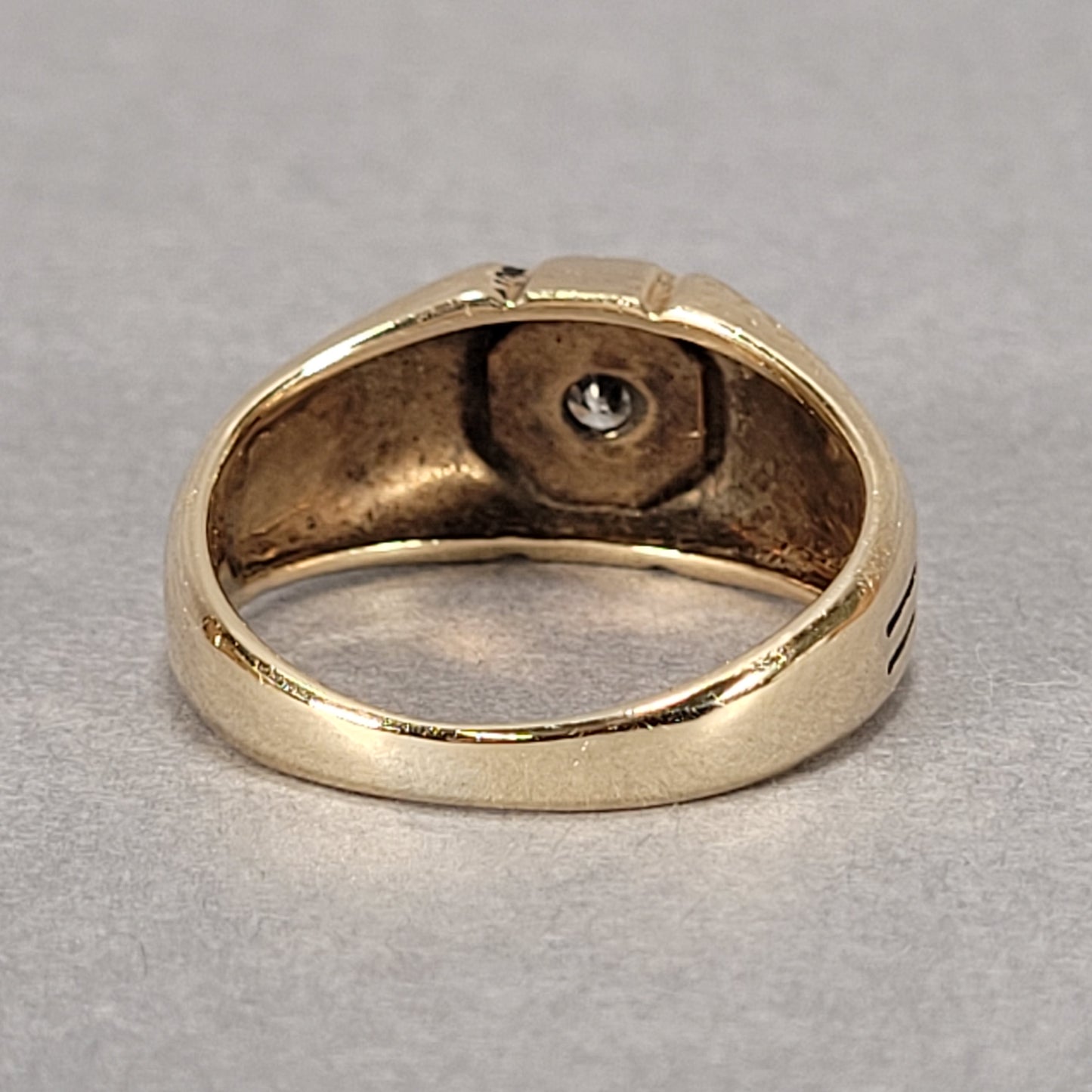 Men's 10k Yellow Gold Ring With 1 Diamond 5.4g