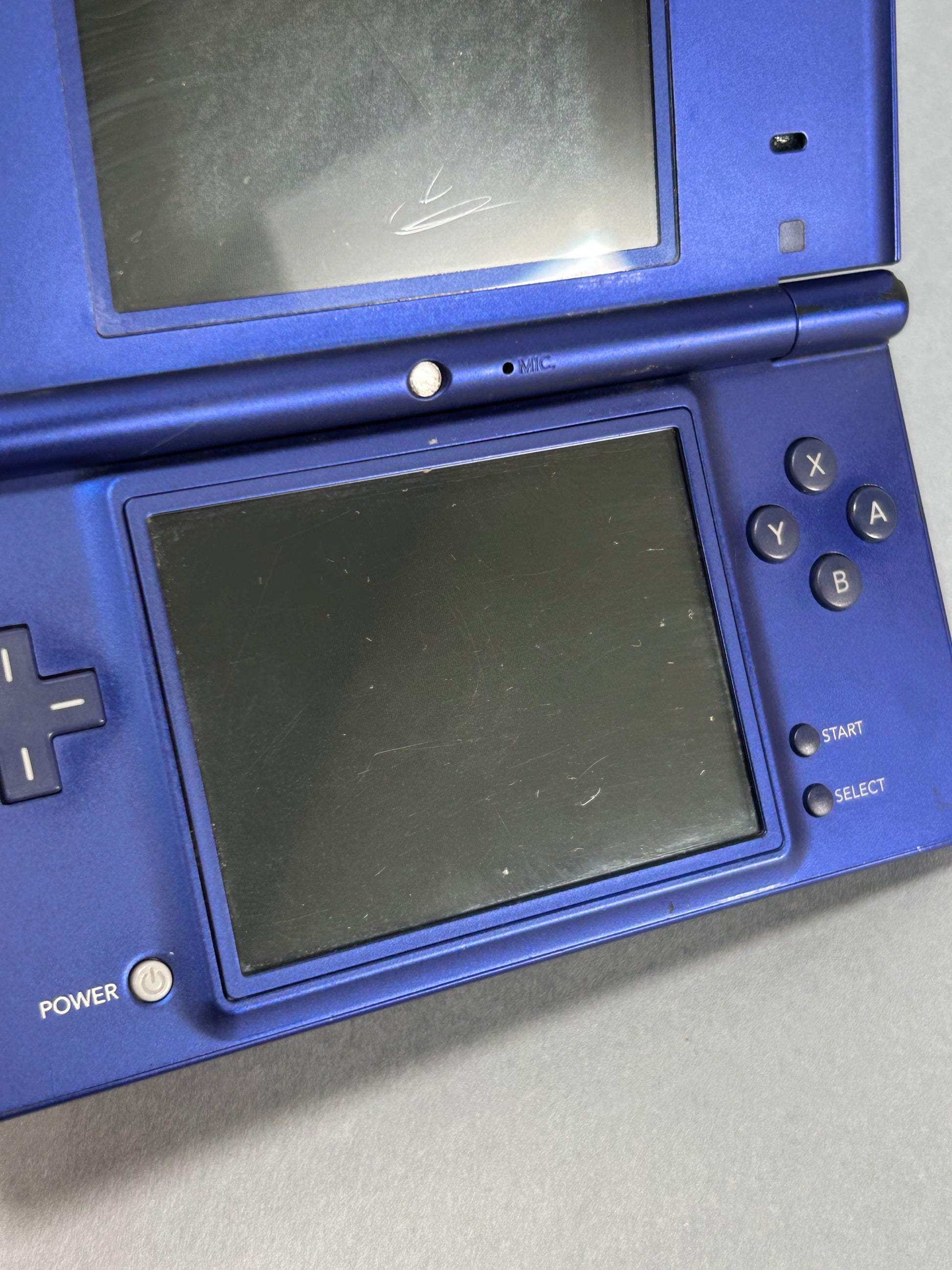 Nintendo DSi TWL-001 W/Charger - Blue