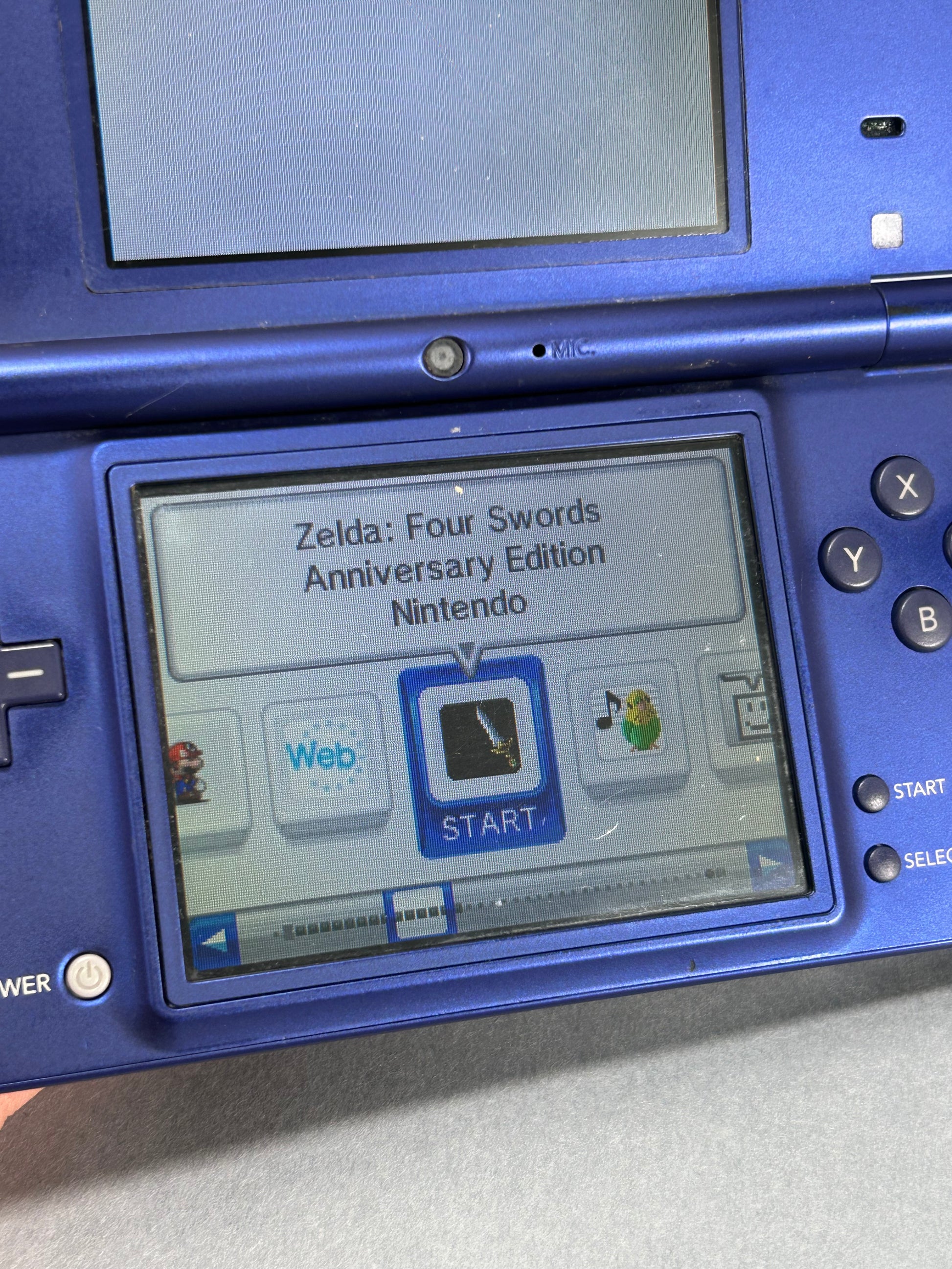 Nintendo DSi TWL-001 W/Charger - Blue