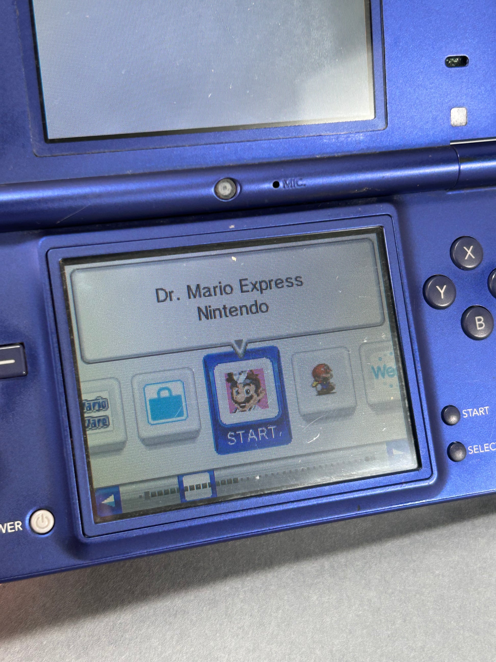 Nintendo DSi TWL-001 W/Charger - Blue