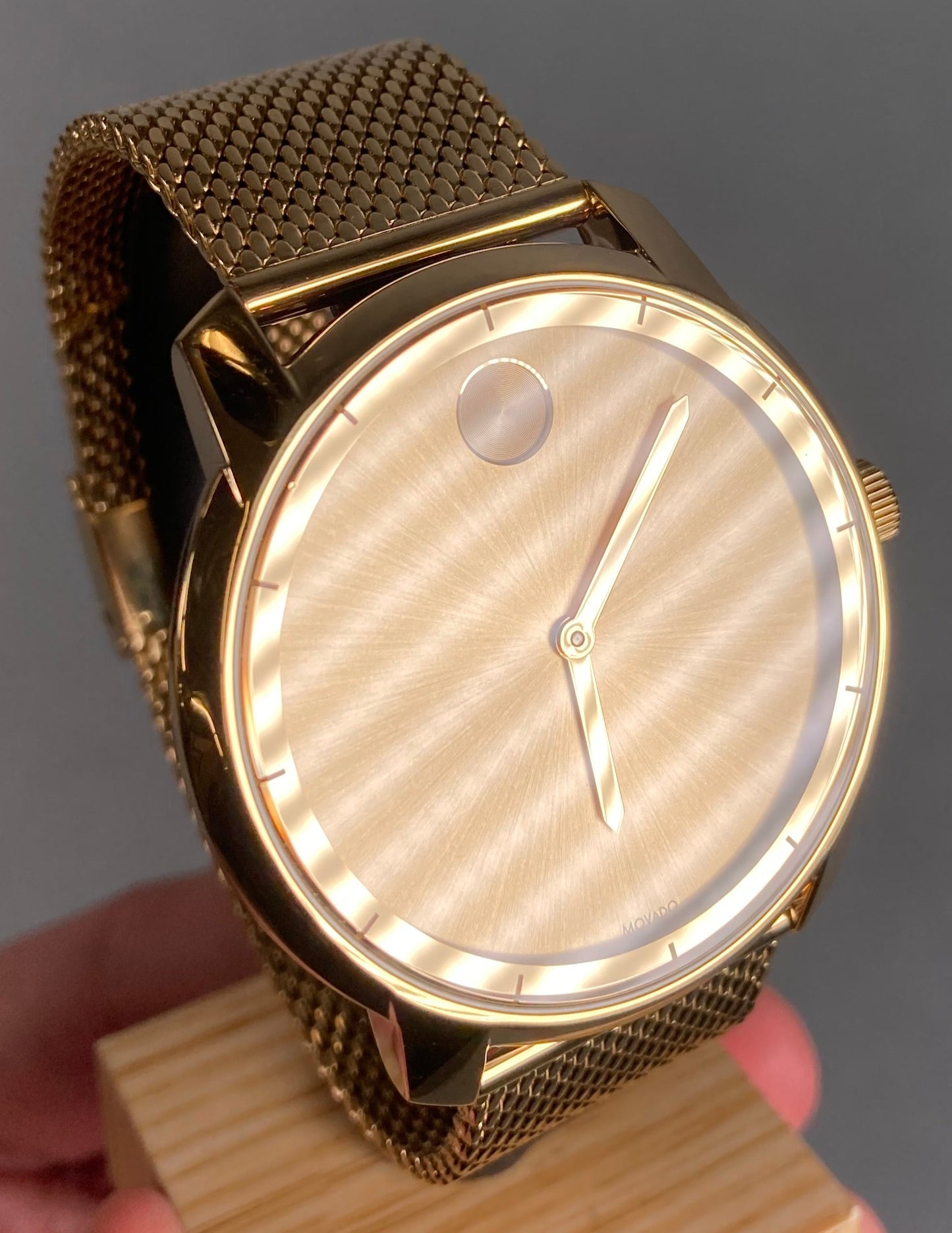 MOVADO Bold Evolution 2.0: 40mm Watch Gold-Tone Case/Dial/Mesh Band