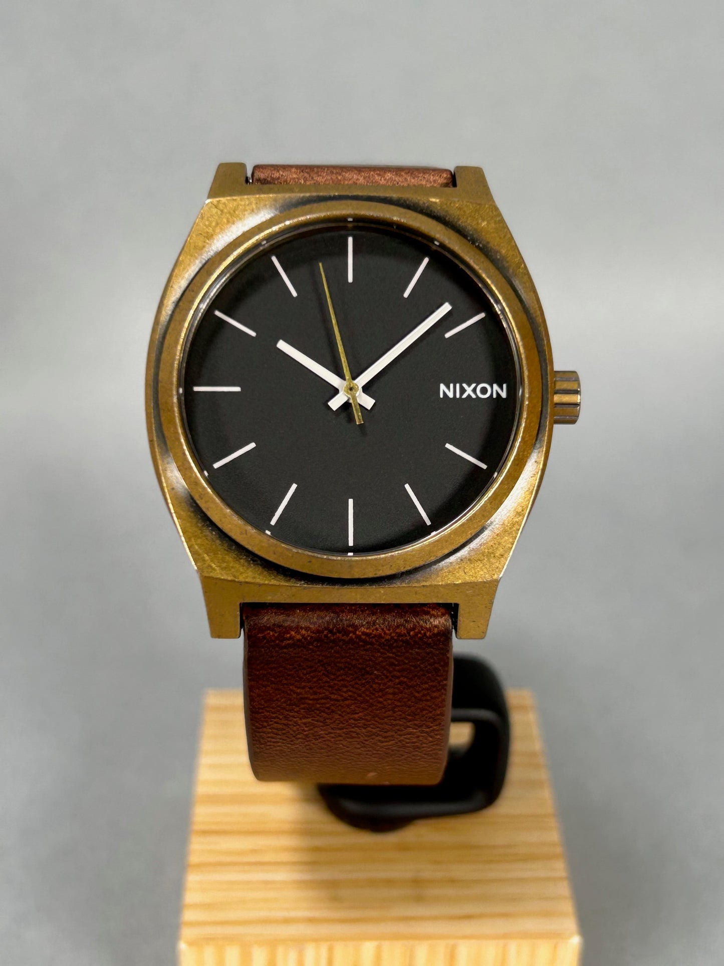 Nixon Minimal The Time Teller Analog Gentleman's Wristwatch