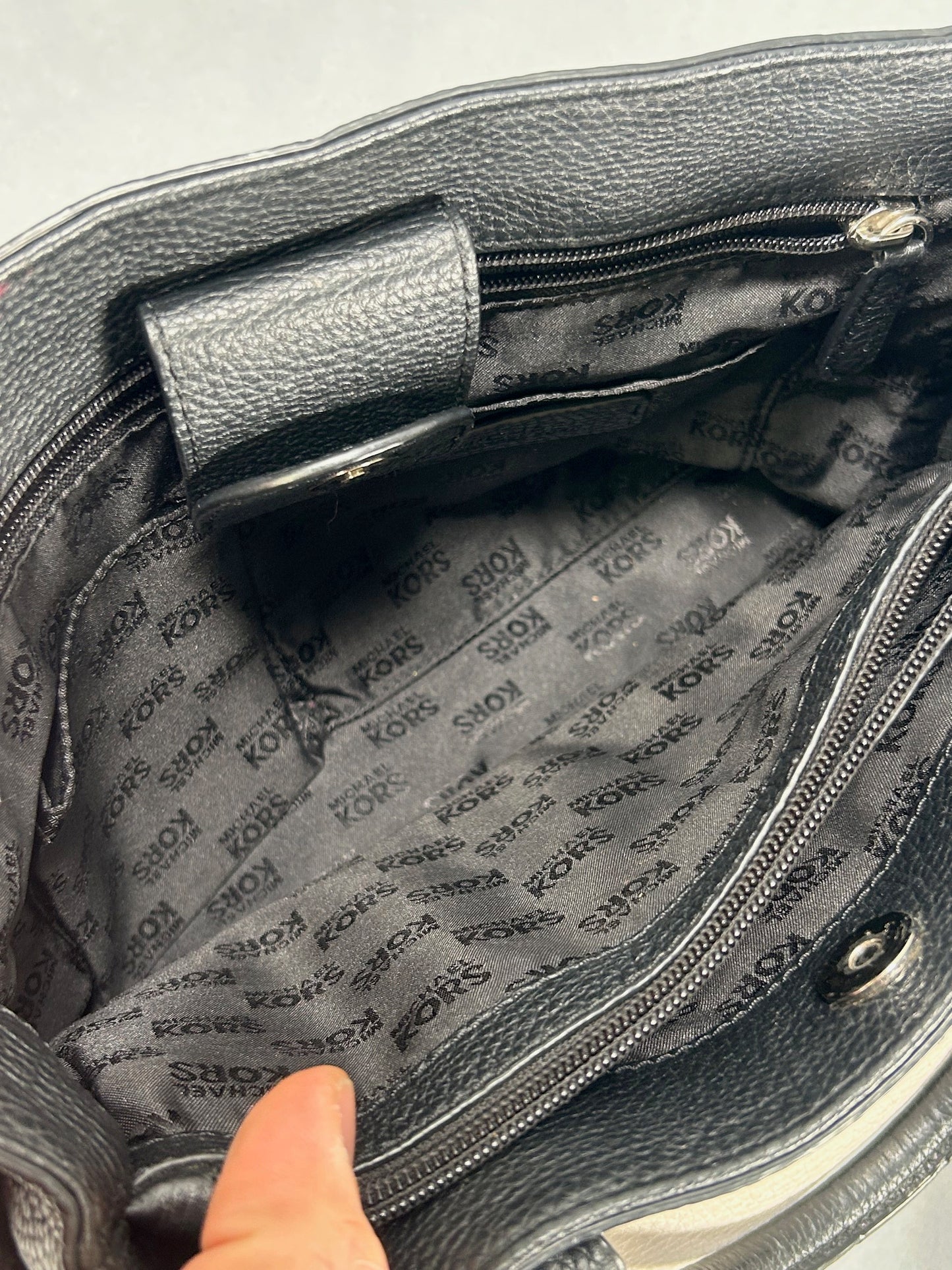 Michael Kors Hamilton Frame Out Hand Bag