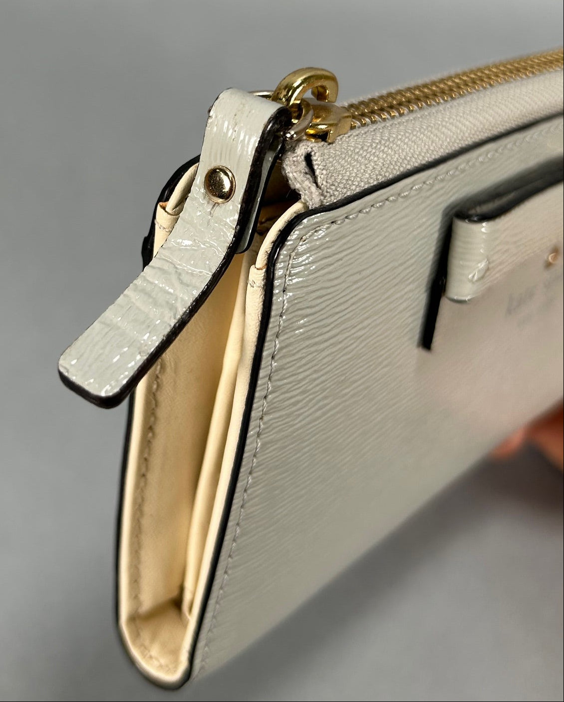 Kate Spade Nisha Beacon Court Wallet - Grey