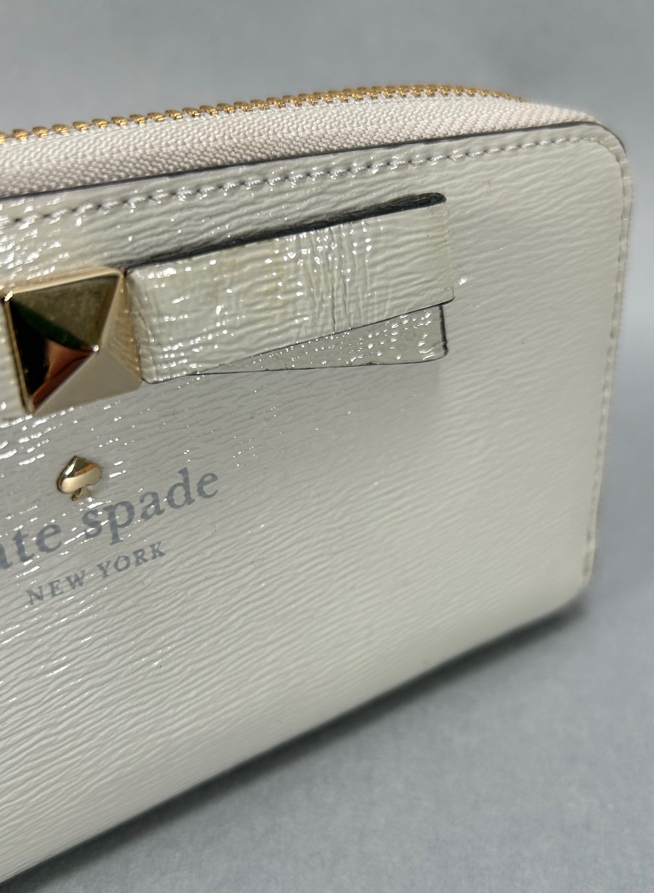 Kate Spade Nisha Beacon Court Wallet - Grey