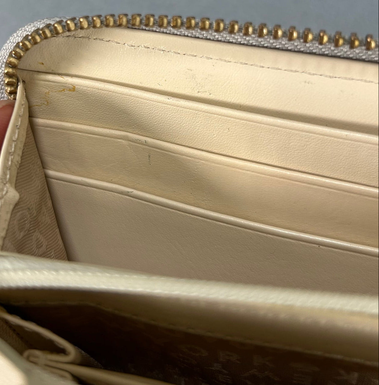 Kate Spade Nisha Beacon Court Wallet - Grey