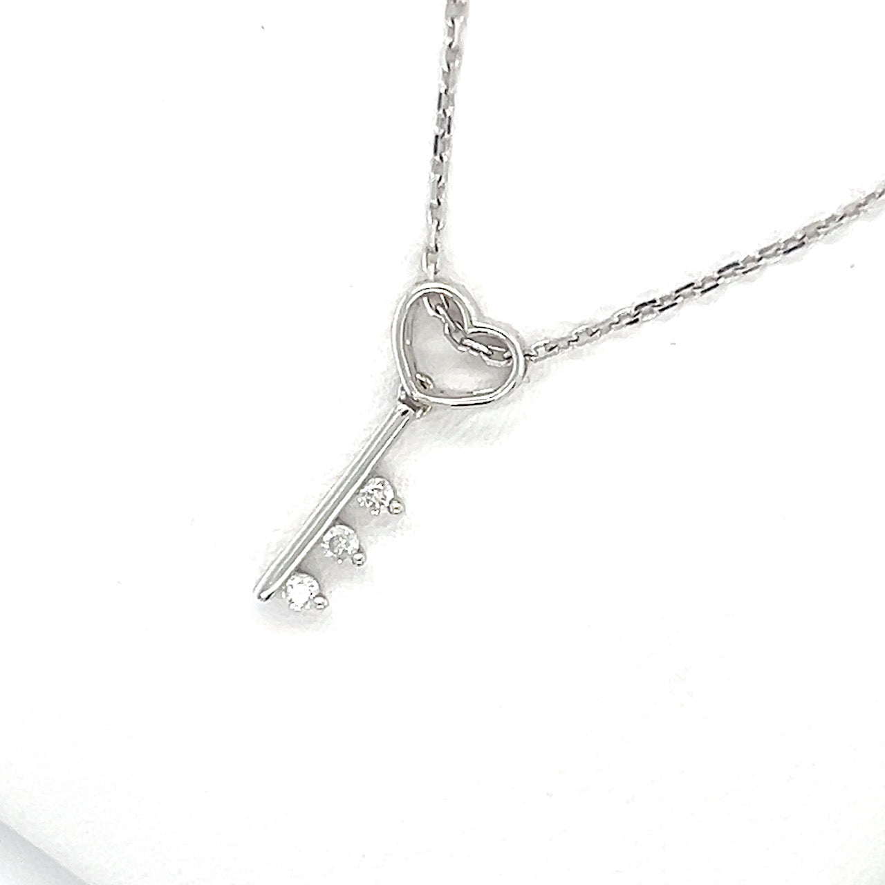 14K White Gold Key Pendant on 18" Chain Necklace