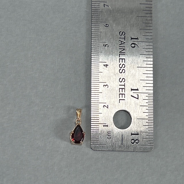 14K Yellow Gold Garnet Pendant; 1.0g