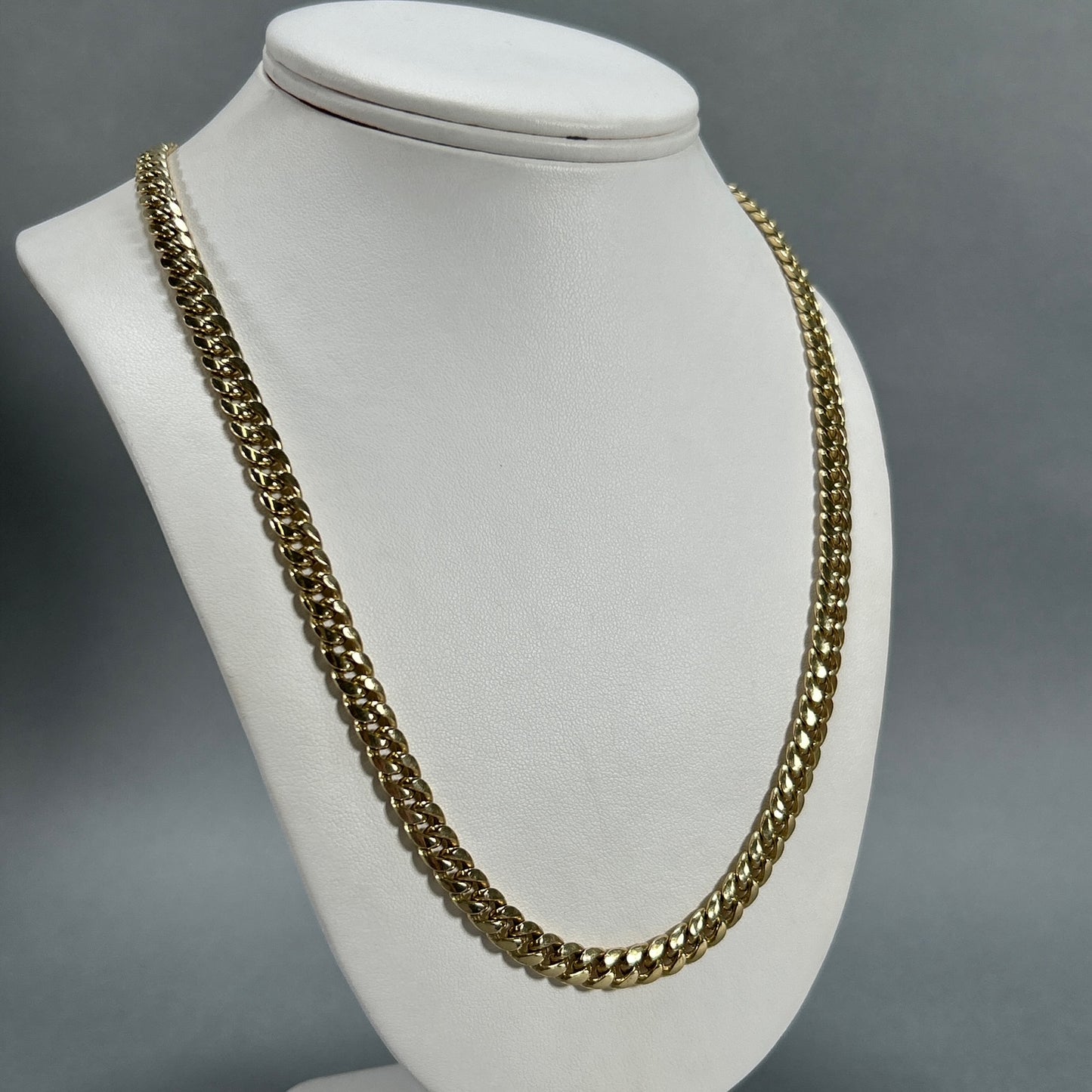 10K Yellow Gold 22" Curb Chain; 23.9g