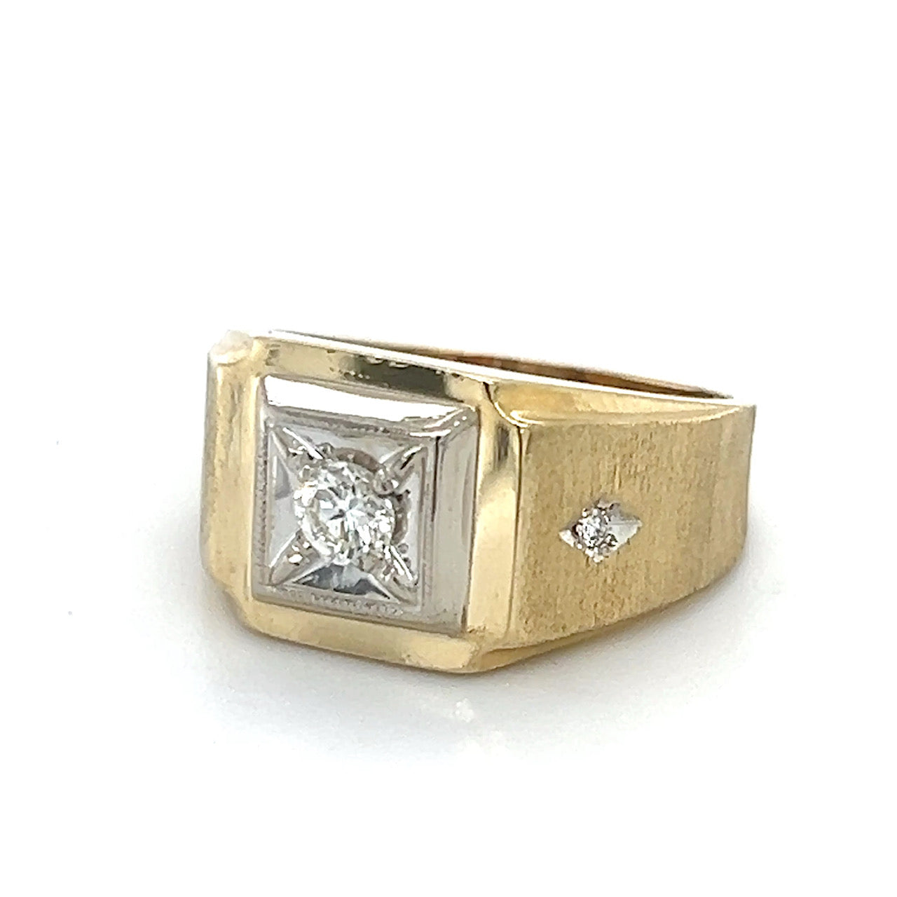 14K Yellow Gold Diamond Fashion Ring; 0.15CTW; Size 7