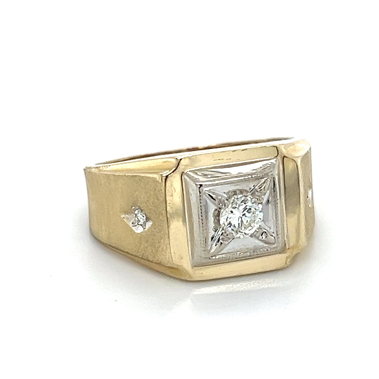 14K Yellow Gold Diamond Fashion Ring; 0.15CTW; Size 7