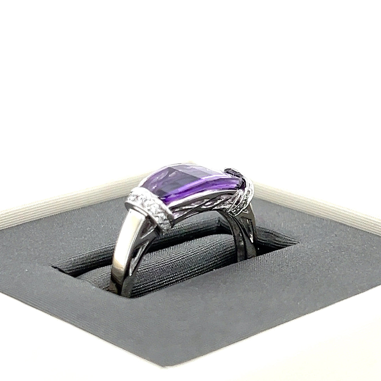 14K White Gold Diamond & Amethyst Lady's Ring; 0.10CTW; Size 7