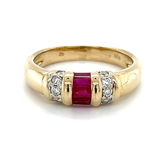 14K Yellow Gold Diamond Lady's Fashion Ring; 0.15CWT; 4.2g; Size 6