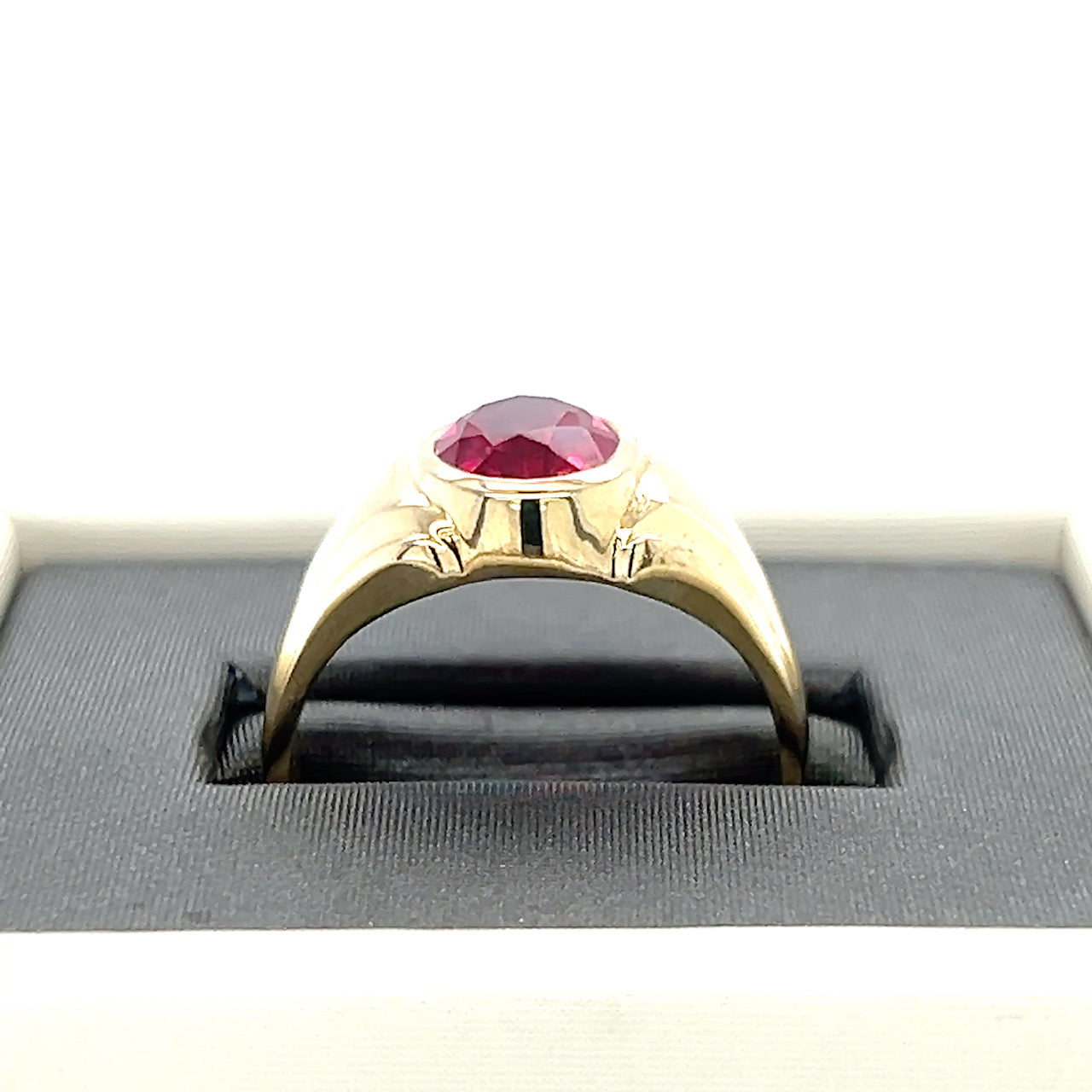 10K Yellow Gold Synthetic Ruby Gentleman's Ring; 4.4g; Size 8
