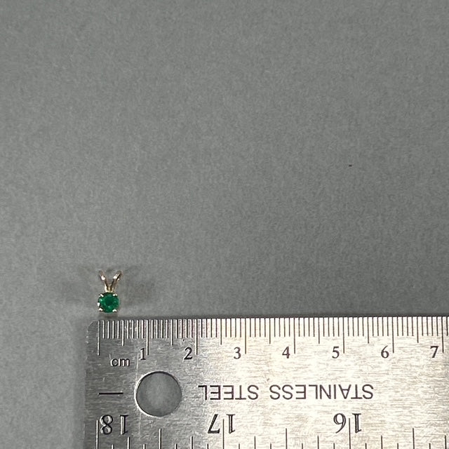 14K Yellow Gold Emerald Pendant; 0.4g