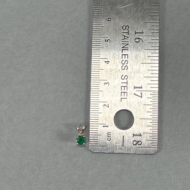 14K Yellow Gold Emerald Pendant; 0.4g