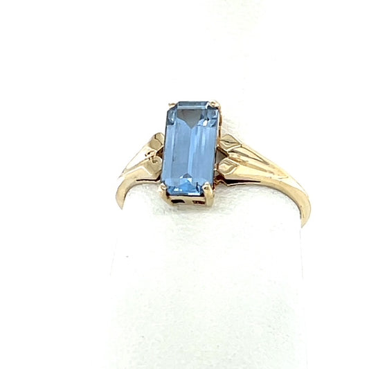 10K Yellow Gold Blue Topaz Lady's Ring; 1.8g; Size 7.75