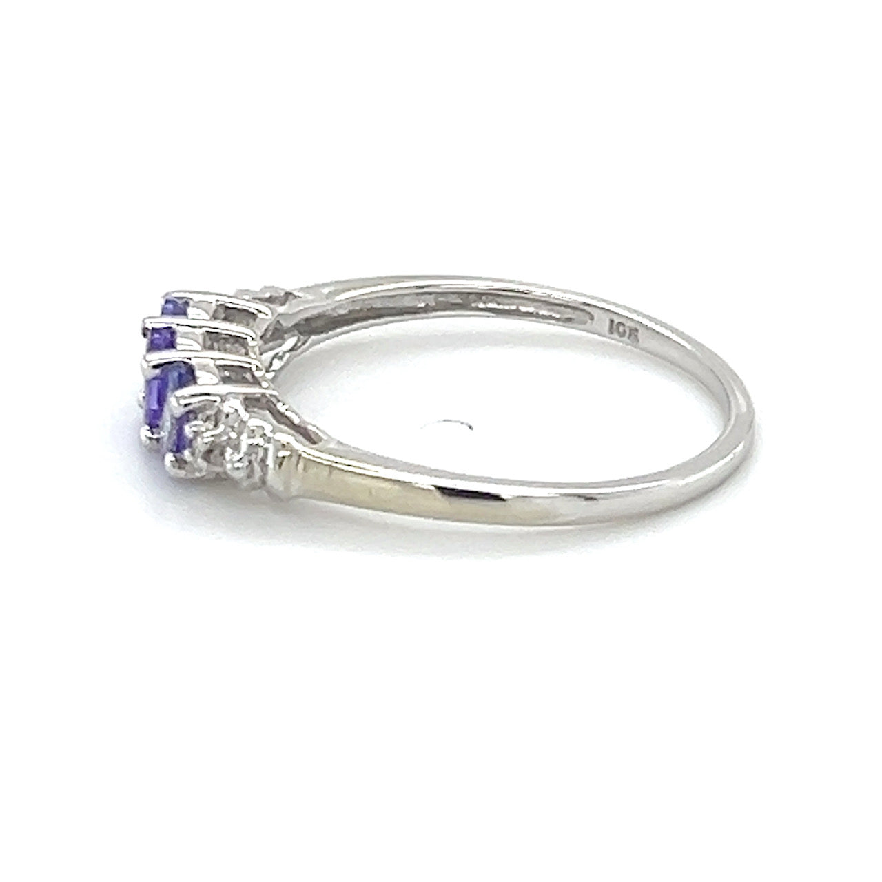 10K White Gold Amethyst Lady's Ring; 1.4g; Size 7