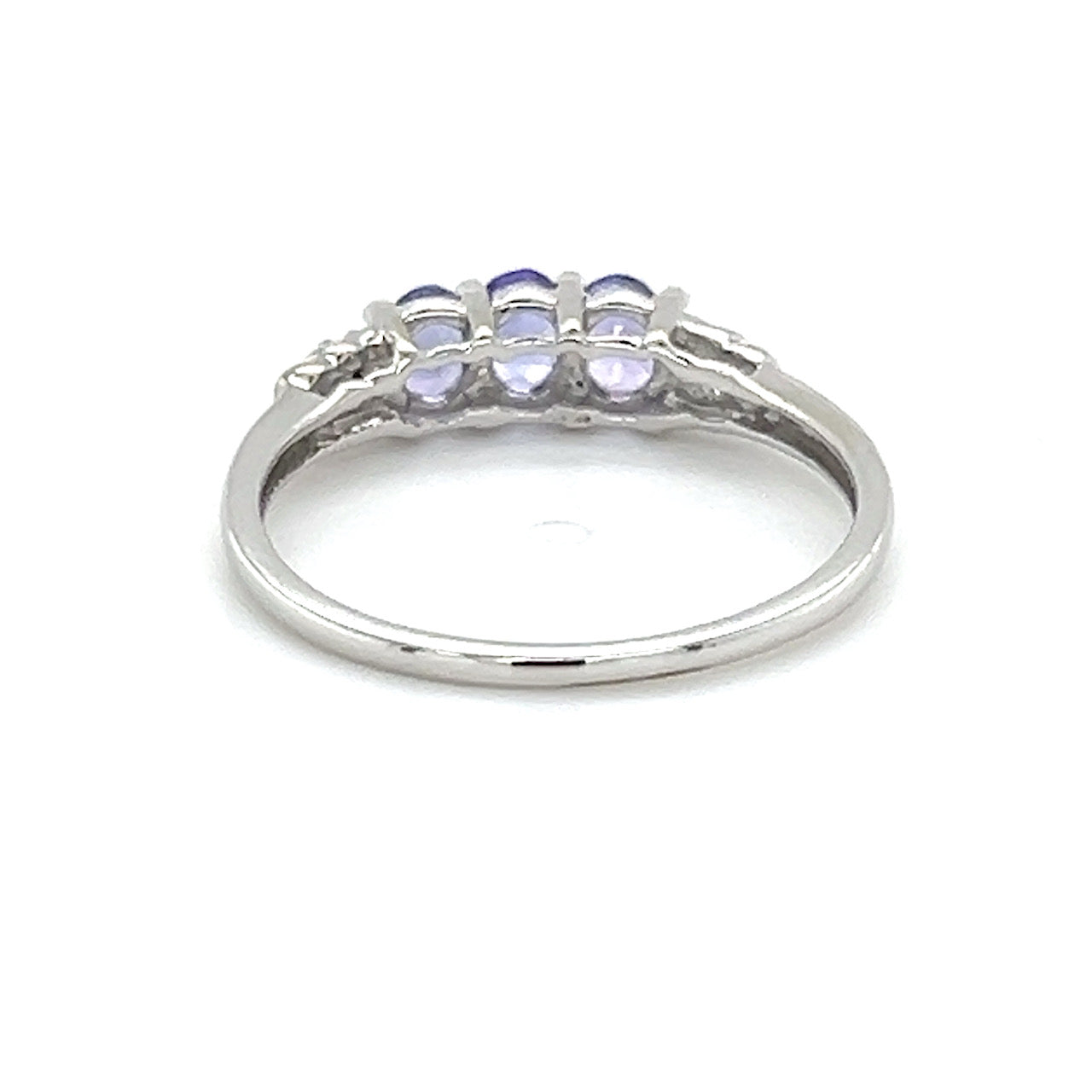 10K White Gold Amethyst Lady's Ring; 1.4g; Size 7