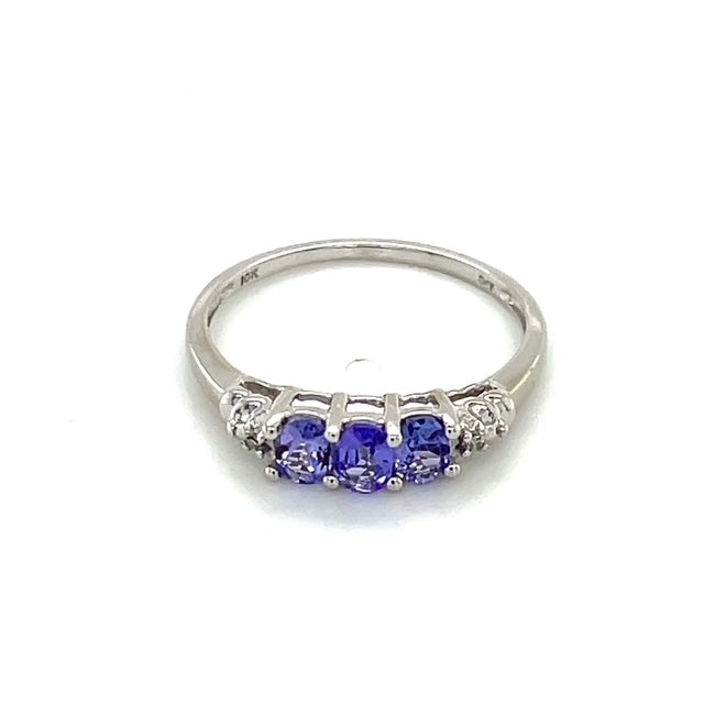 10K White Gold Amethyst Lady's Ring; 1.4g; Size 7