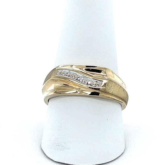 10K Yellow Gold Diamond Gentleman's Ring; 3.4g; Size 10.5