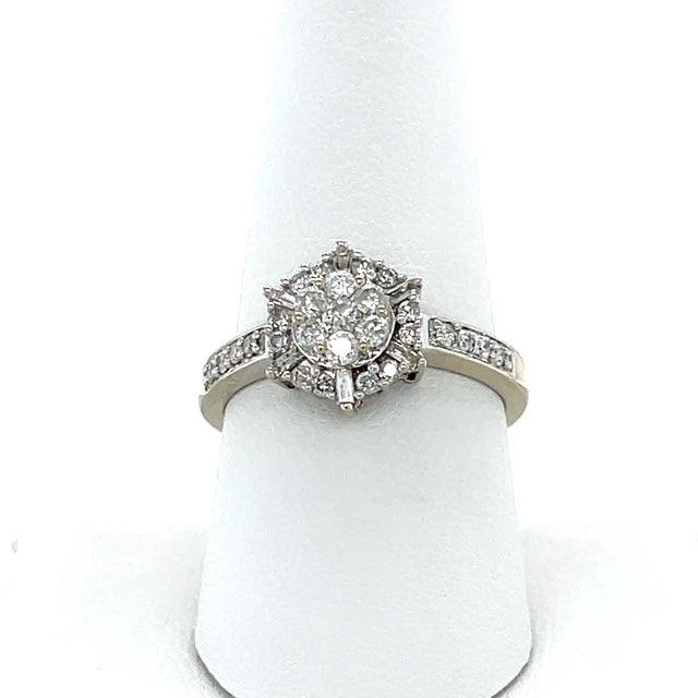 14K White Gold Diamond Lady's Fashion Ring; 3g; Size 9.5